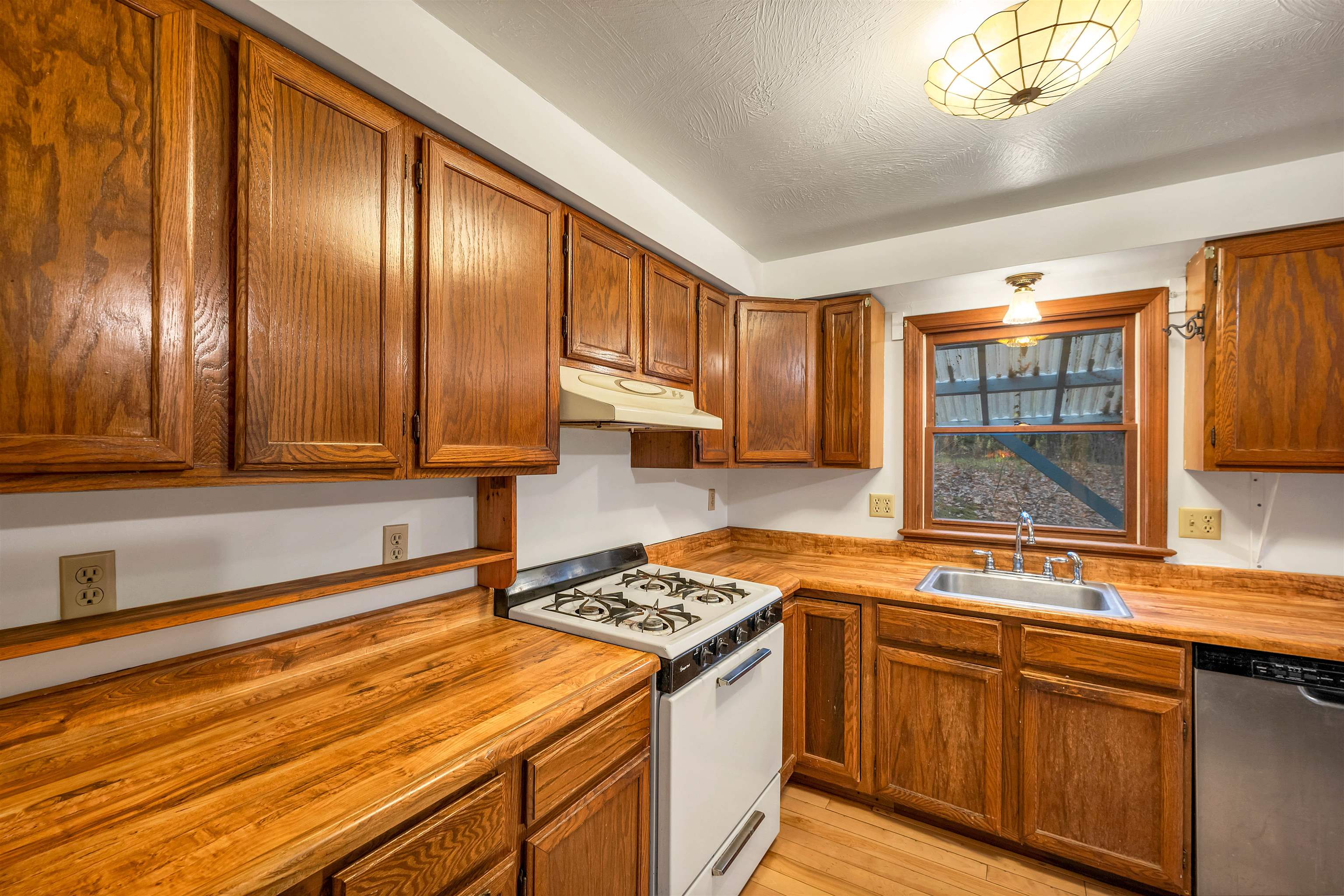 Deerfield, New Hampshire 03037, United States, 2 Bedrooms Bedrooms, ,1 BathroomBathrooms,Residential,Active,246774