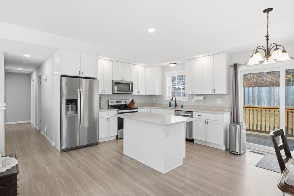 Photo of 154 Watts Street, Manchester, NH 03104 (MLS # 5080003)