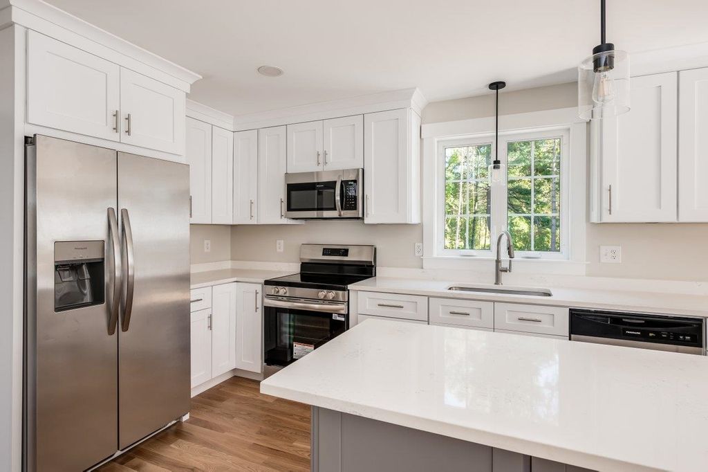 Photo of 4243 Brown Avenue, Manchester, NH 03103 (MLS # 5064922)
