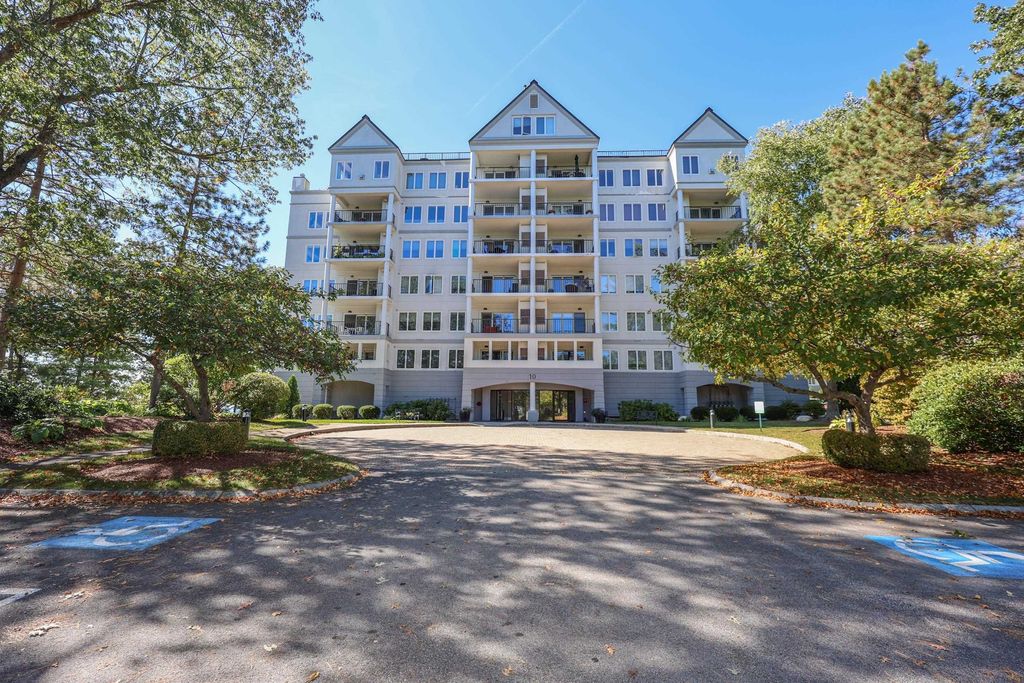 Photo of 10 Mountain Laurels Drive #606, Nashua, NH 03062 (MLS # 5064224)