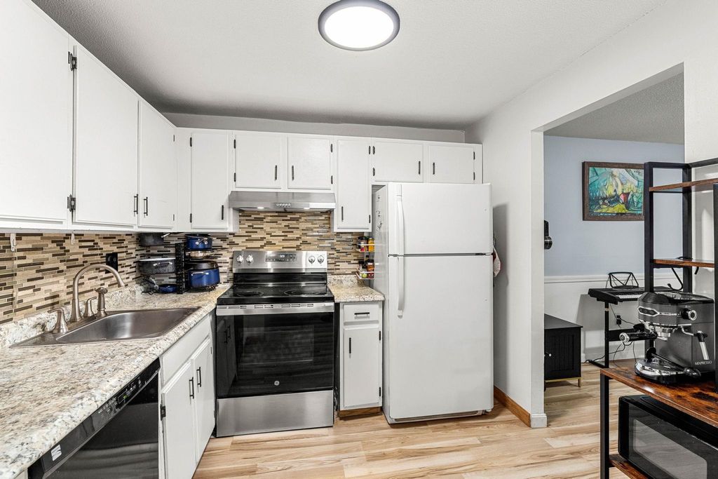 Photo of 80 English Village Road #102, Manchester, NH 03102 (MLS # 5084511)