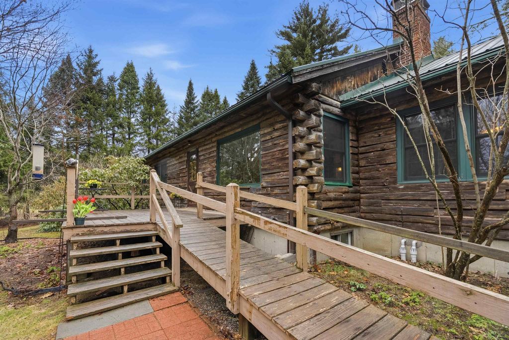 Photo of 171 Crawley Falls Road, Brentwood, NH 03833 (MLS # 5081974)