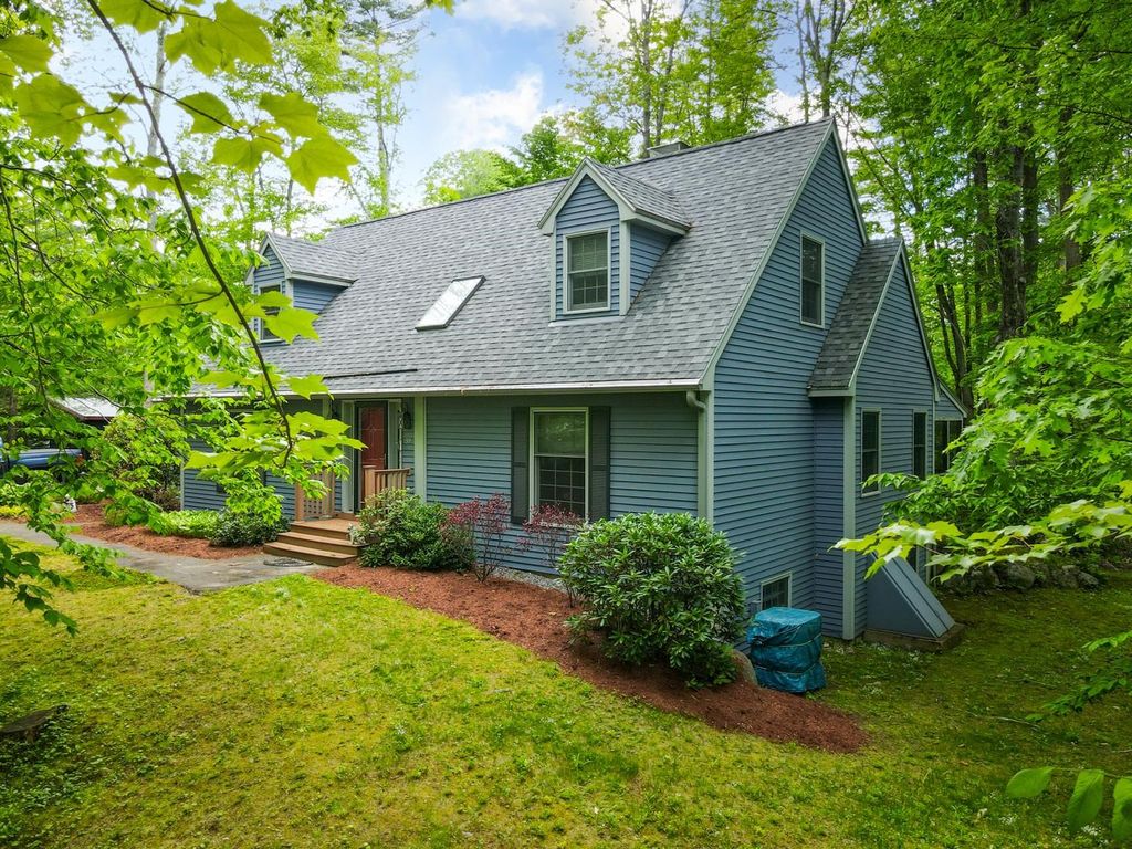 Photo of 39 Robertson Drive, Gilford, NH 03249 (MLS # 5051074)