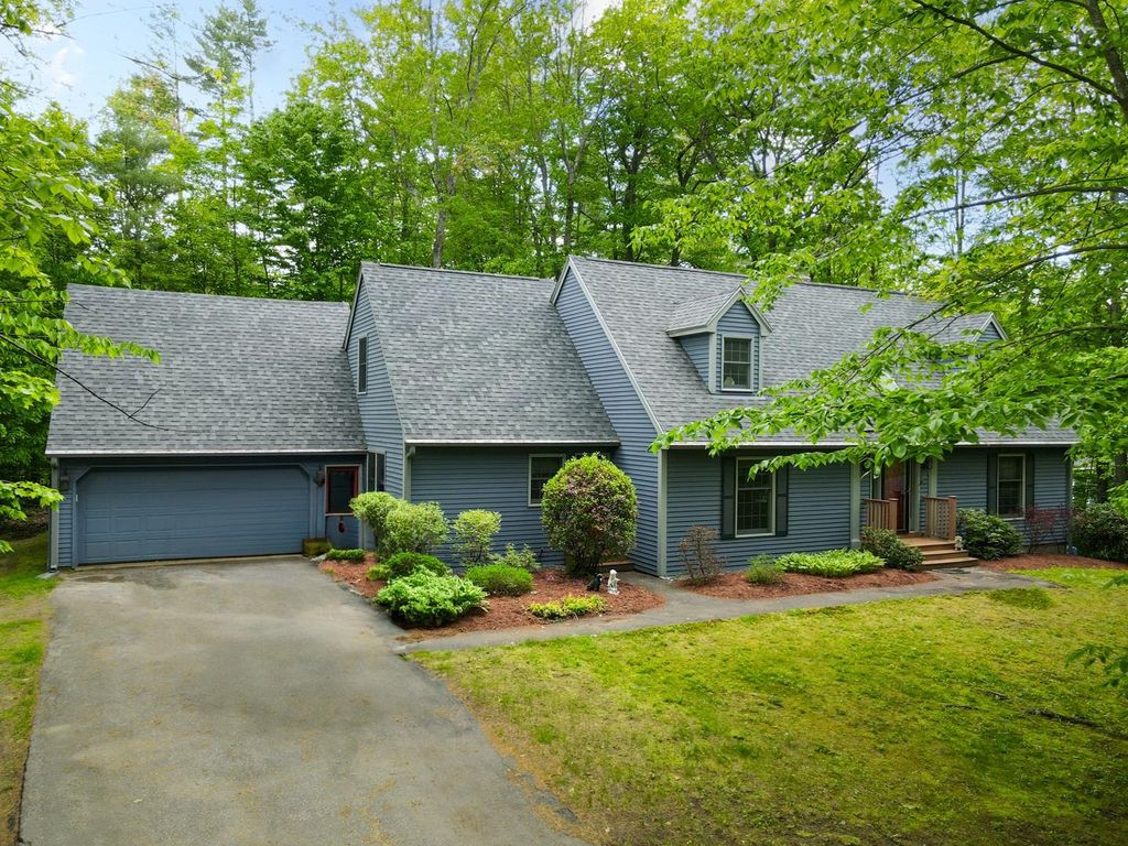 Photo of 39 Robertson Drive, Gilford, NH 03249 (MLS # 5051074)