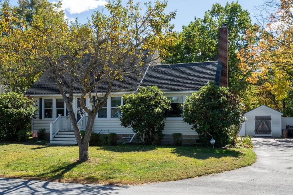 Photo of 16 Chase Street, Concord, NH 03301 (MLS # 5064246)