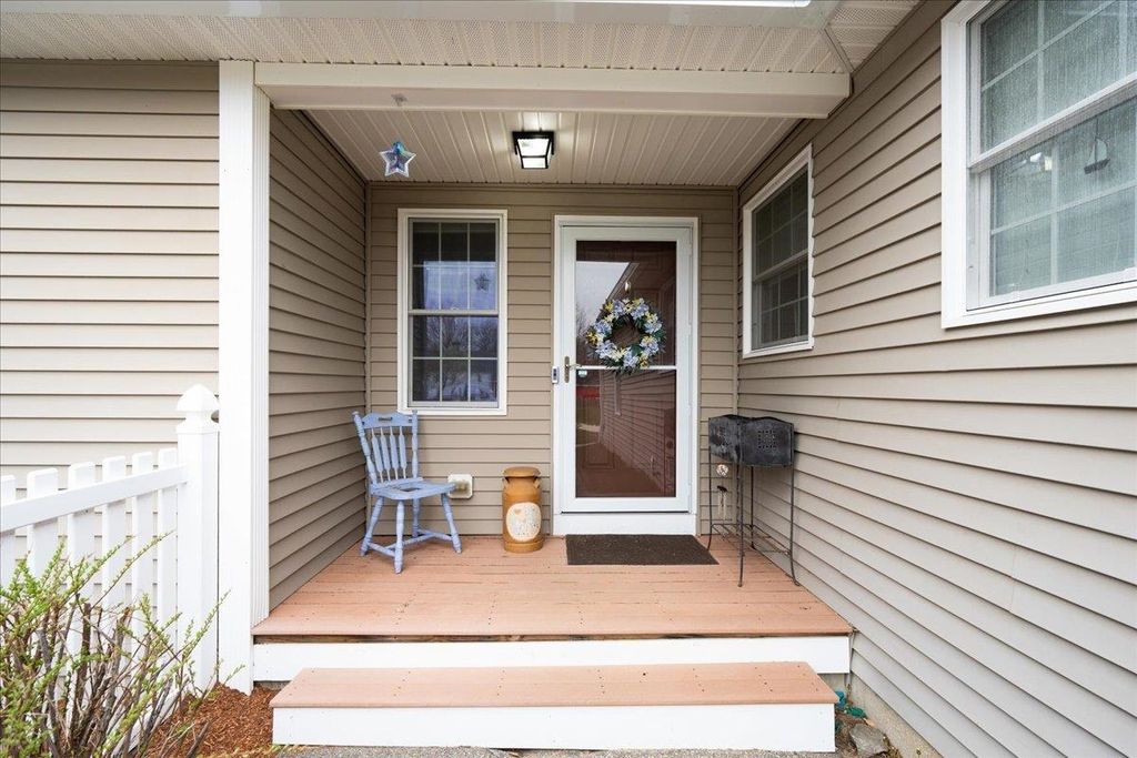 Photo of 214 Cardigan Drive #B, Pembroke, NH 03275 (MLS # 5085760)
