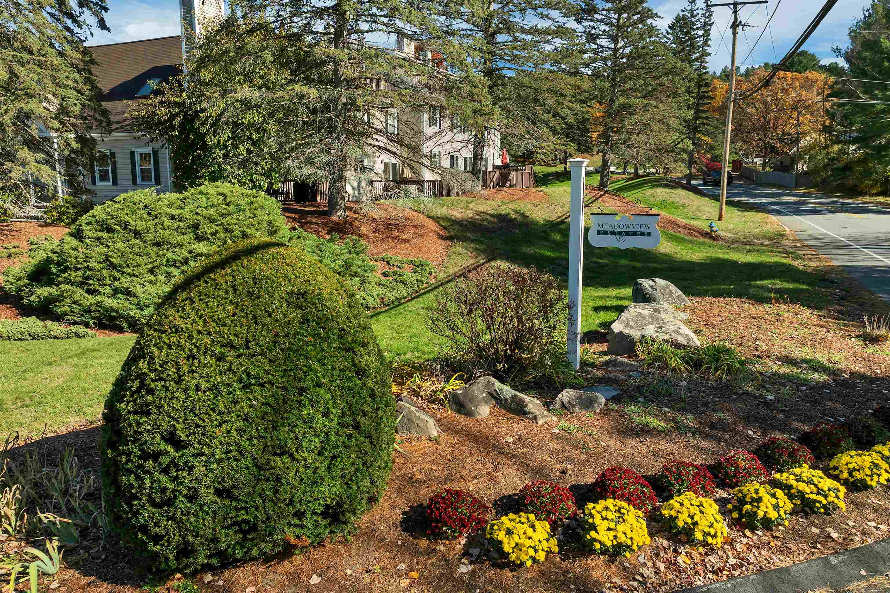 Nashua, New Hampshire 03062, United States, 2 Bedrooms Bedrooms, ,3 BathroomsBathrooms,Residential,Pending,235648