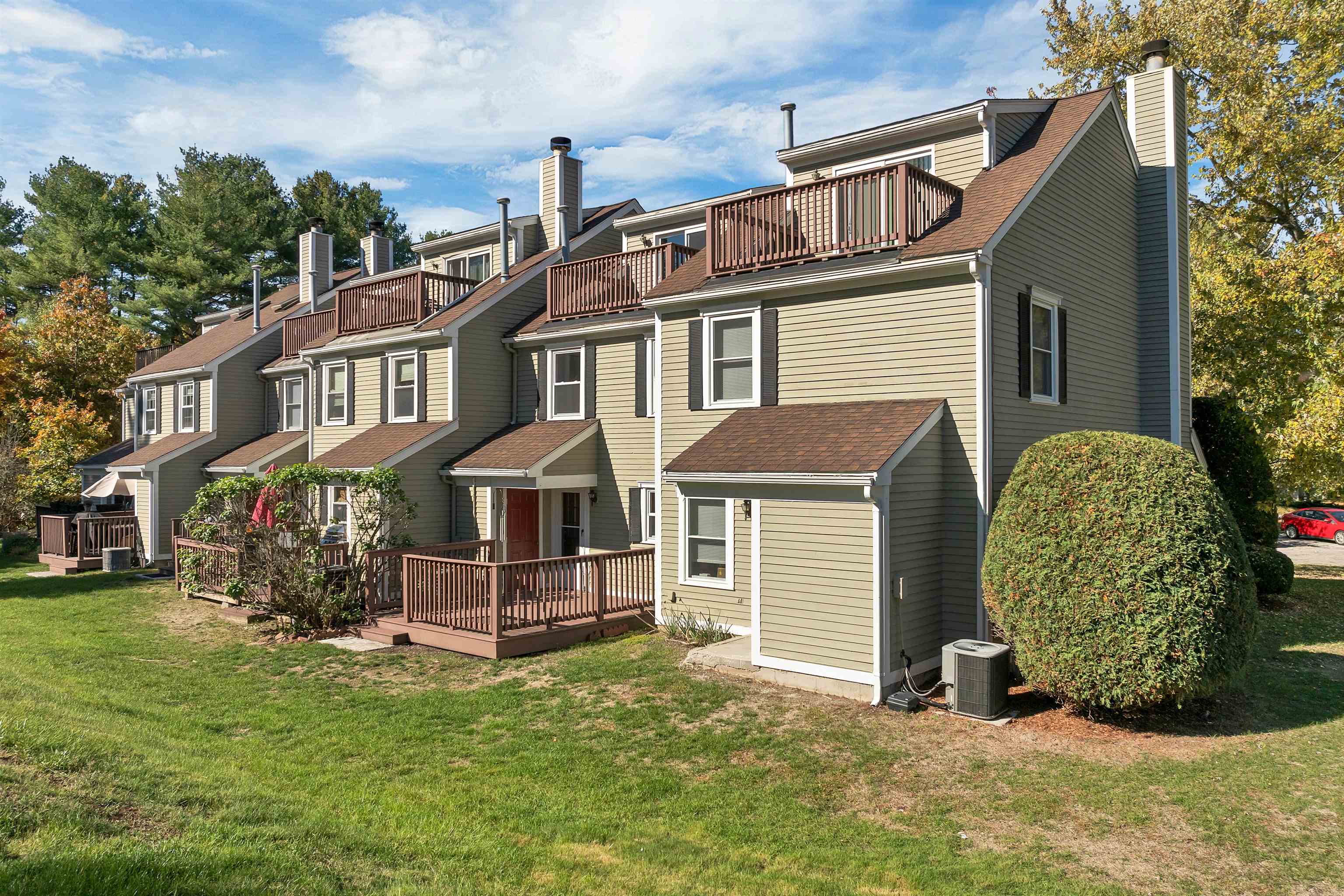 Nashua, New Hampshire 03062, United States, 2 Bedrooms Bedrooms, ,3 BathroomsBathrooms,Residential,Pending,235648