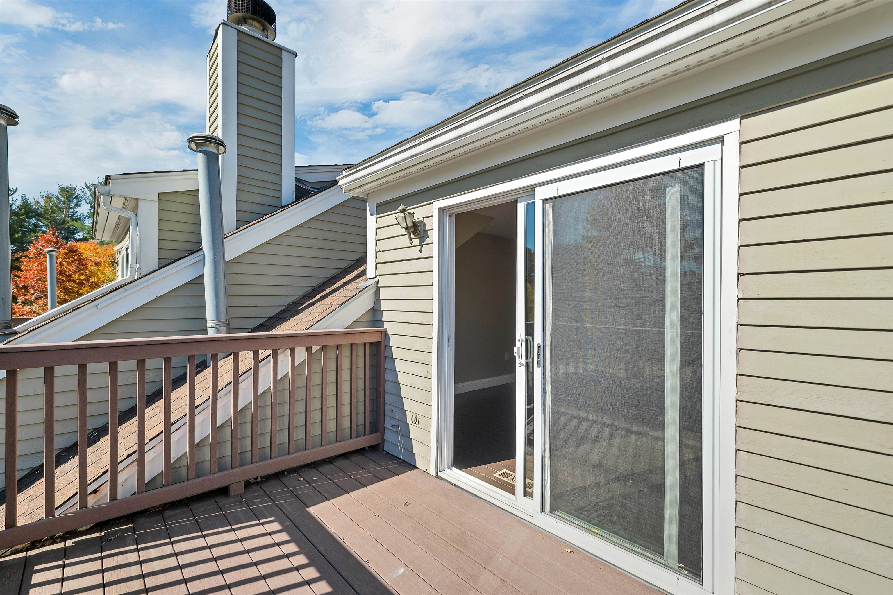 Nashua, New Hampshire 03062, United States, 2 Bedrooms Bedrooms, ,3 BathroomsBathrooms,Residential,Pending,235648