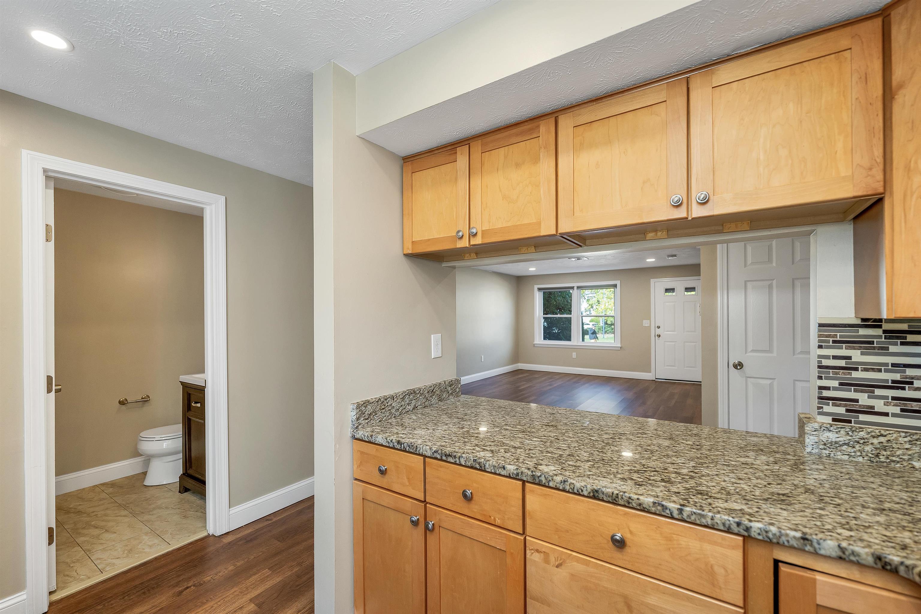 Nashua, New Hampshire 03062, United States, 2 Bedrooms Bedrooms, ,3 BathroomsBathrooms,Residential,Pending,235648