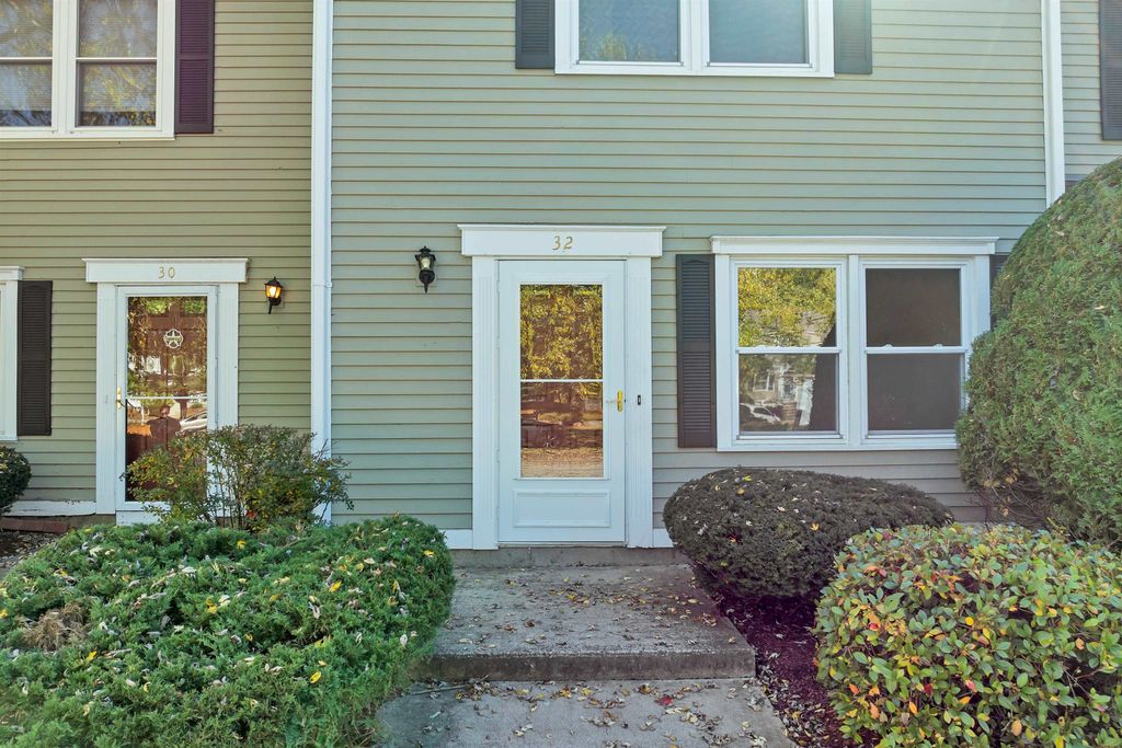 Photo of 32 Cadogan Way, Nashua, NH 03062 (MLS # 5067702)