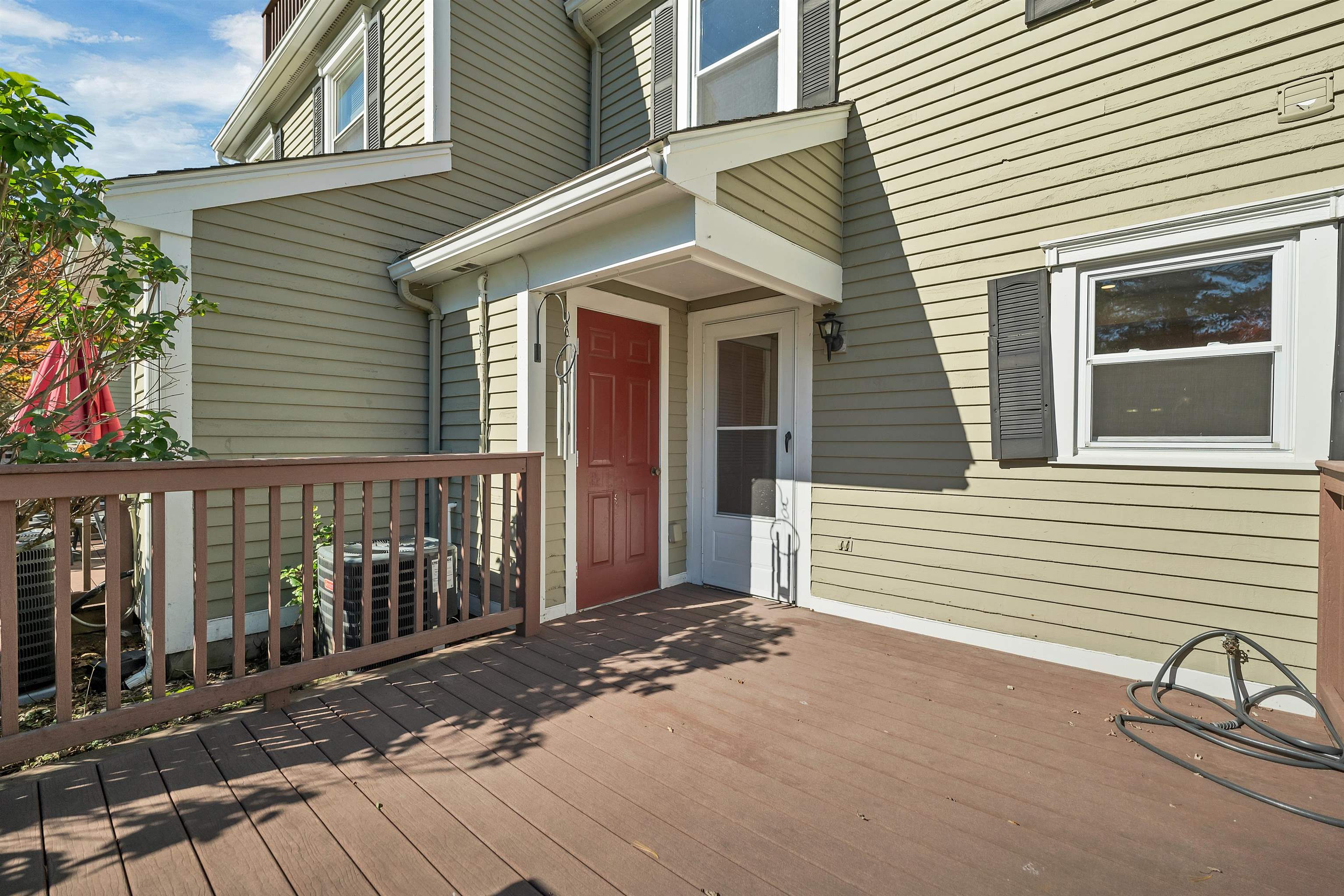 Nashua, New Hampshire 03062, United States, 2 Bedrooms Bedrooms, ,3 BathroomsBathrooms,Residential,Pending,235648