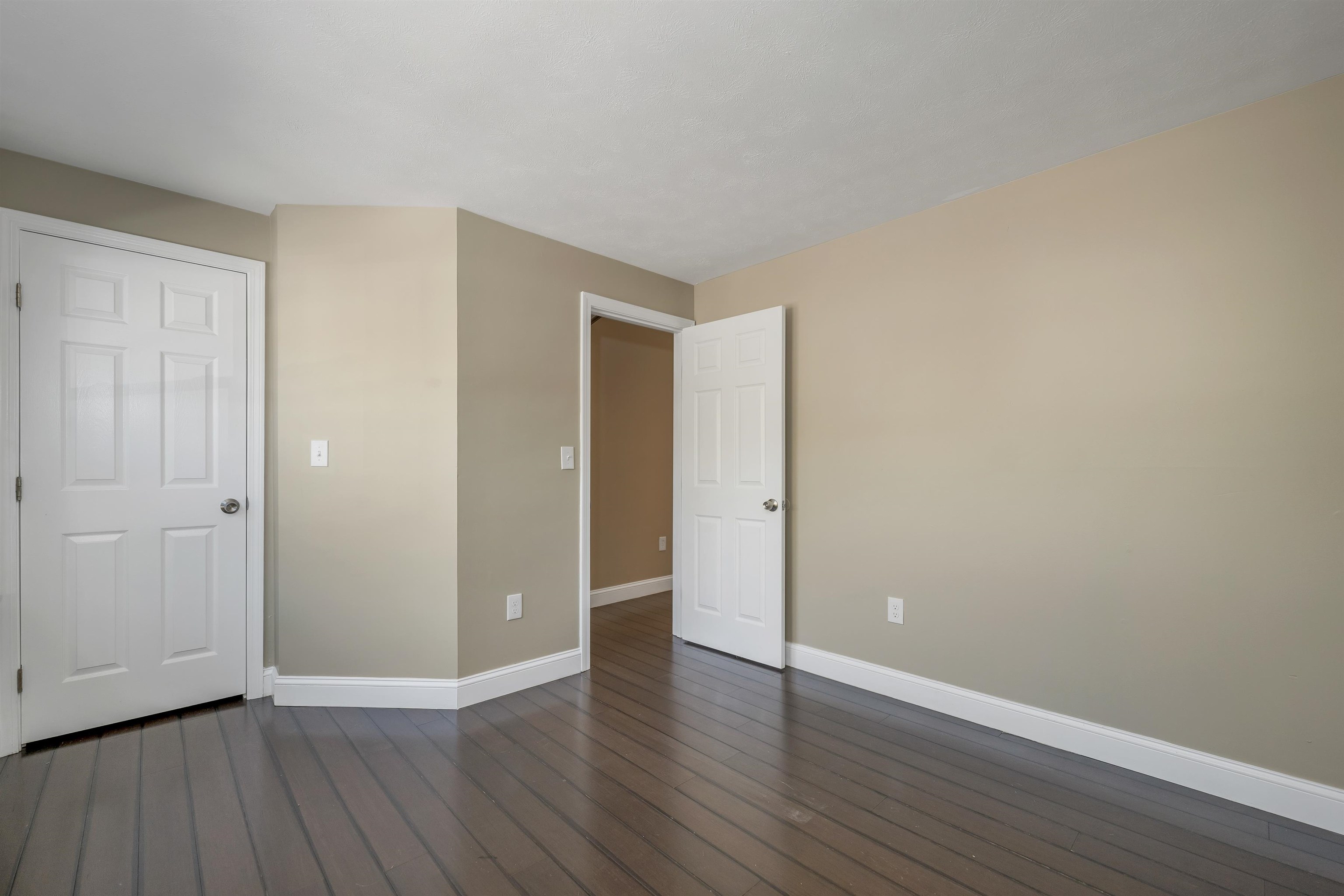 Nashua, New Hampshire 03062, United States, 2 Bedrooms Bedrooms, ,3 BathroomsBathrooms,Residential,Pending,235648