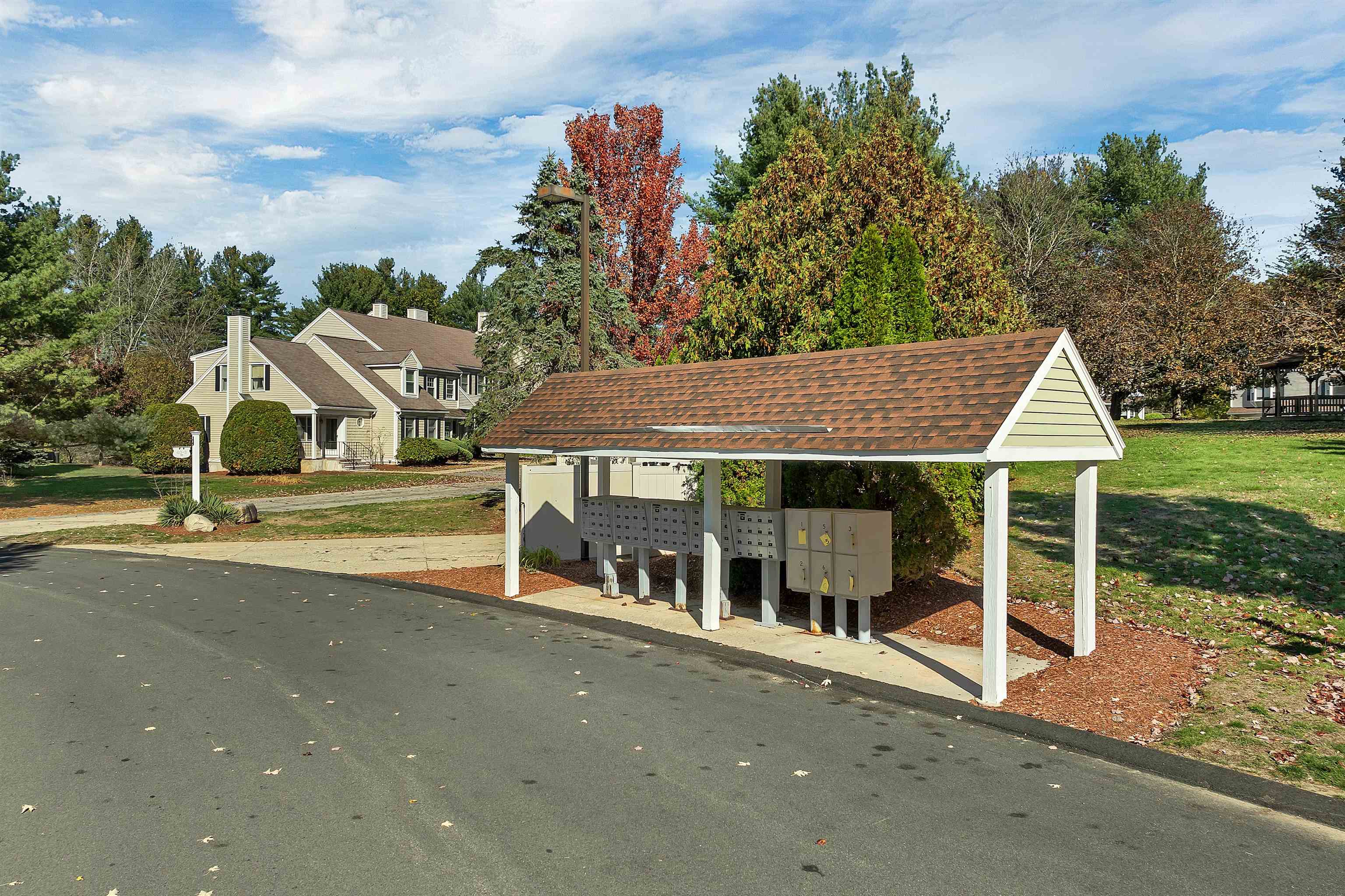 Nashua, New Hampshire 03062, United States, 2 Bedrooms Bedrooms, ,3 BathroomsBathrooms,Residential,Pending,235648