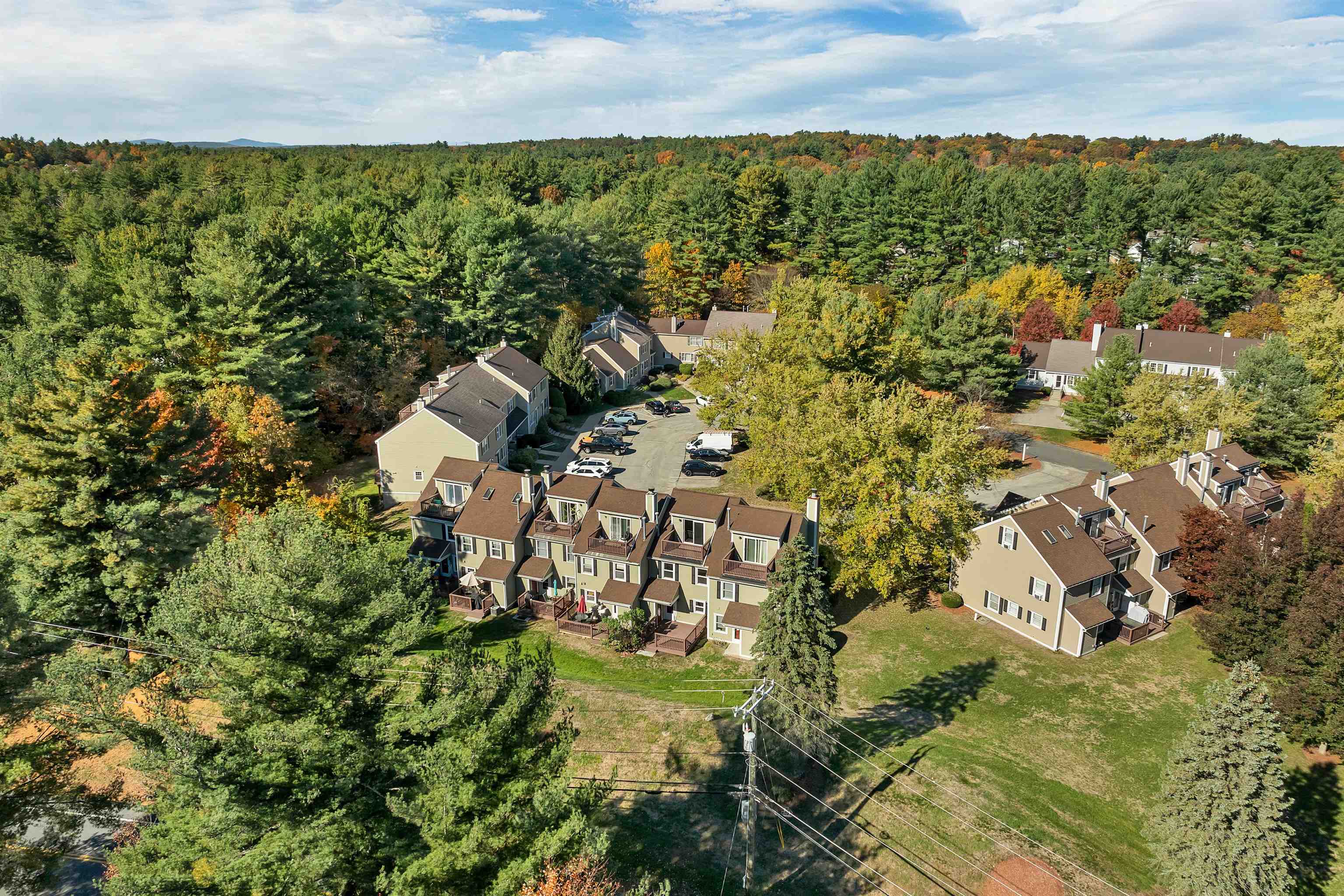 Nashua, New Hampshire 03062, United States, 2 Bedrooms Bedrooms, ,3 BathroomsBathrooms,Residential,Pending,235648