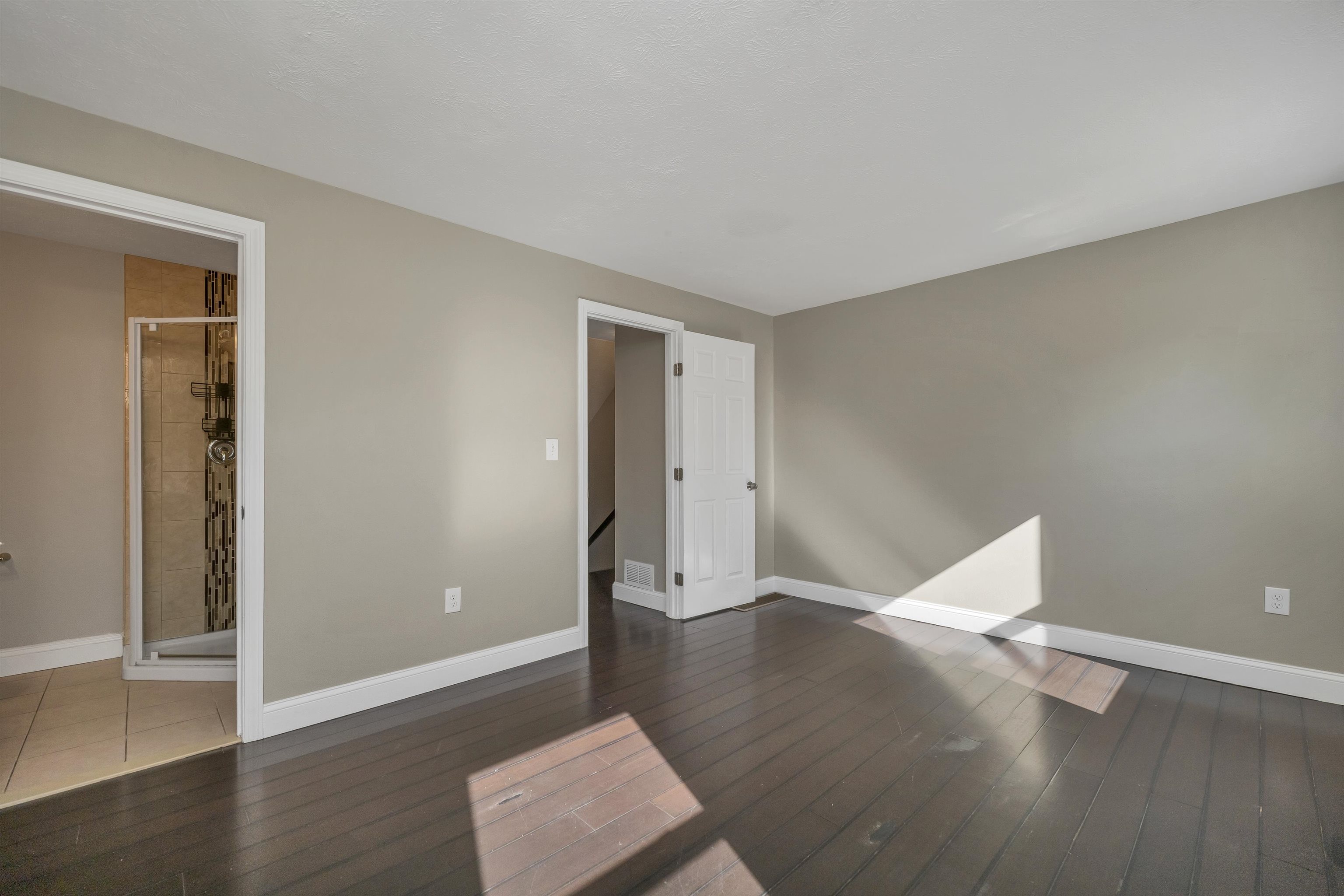 Nashua, New Hampshire 03062, United States, 2 Bedrooms Bedrooms, ,3 BathroomsBathrooms,Residential,Pending,235648