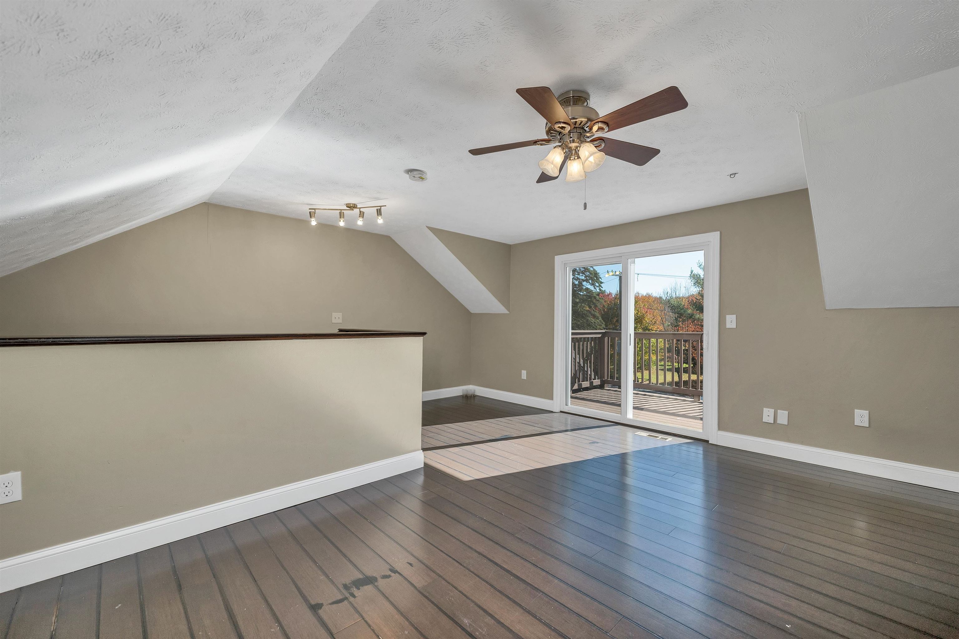 Nashua, New Hampshire 03062, United States, 2 Bedrooms Bedrooms, ,3 BathroomsBathrooms,Residential,Pending,235648