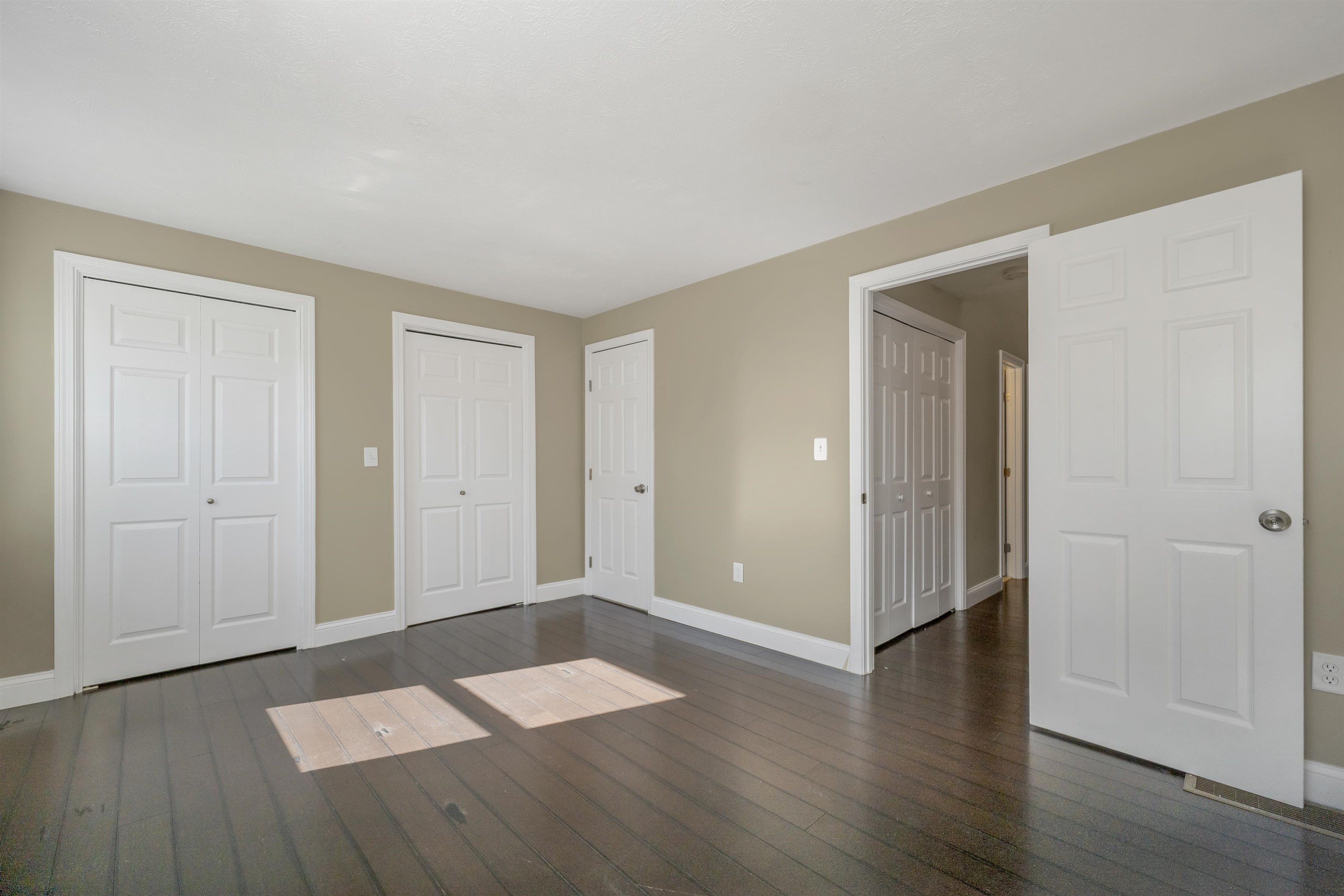 Nashua, New Hampshire 03062, United States, 2 Bedrooms Bedrooms, ,3 BathroomsBathrooms,Residential,Pending,235648