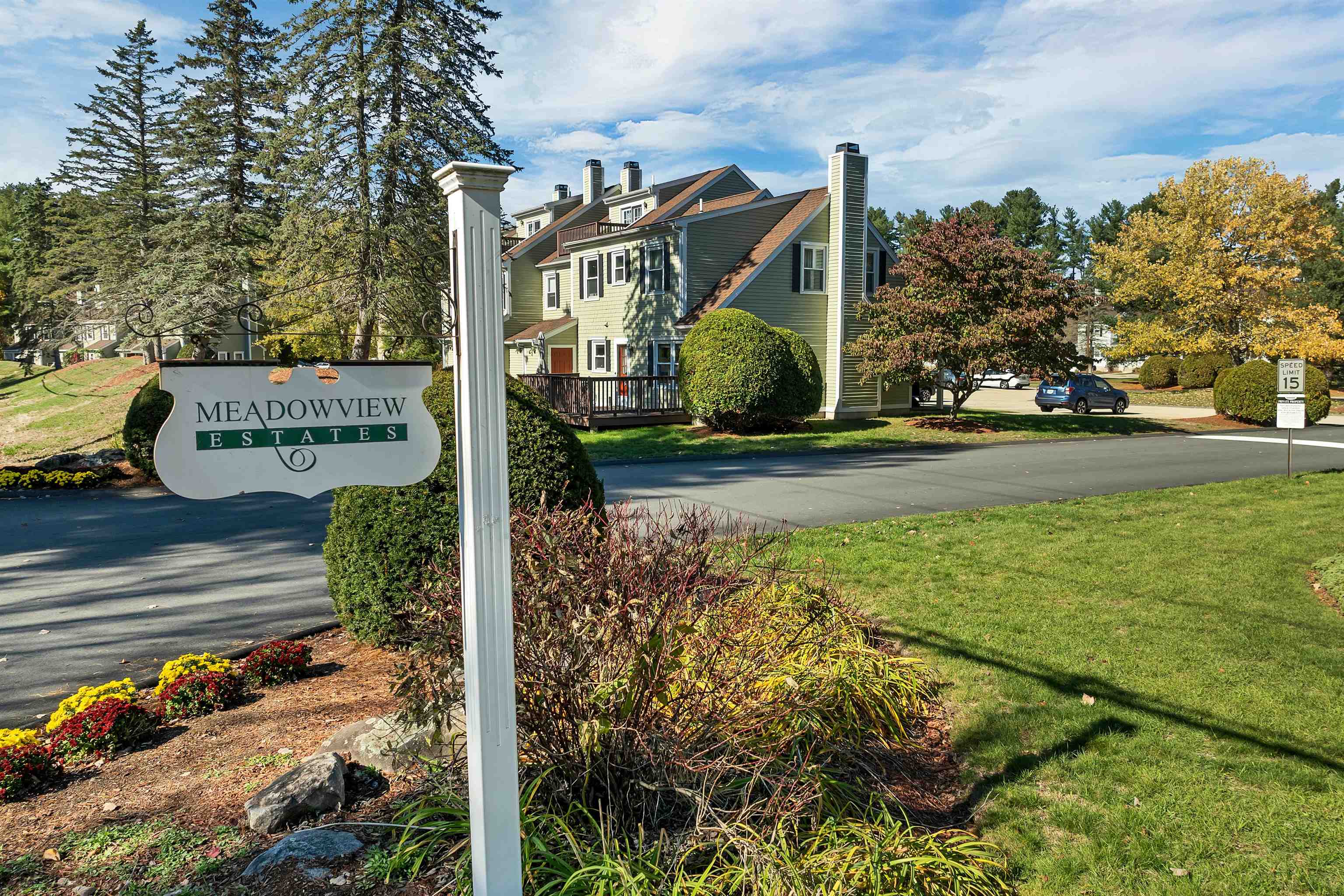 Nashua, New Hampshire 03062, United States, 2 Bedrooms Bedrooms, ,3 BathroomsBathrooms,Residential,Pending,235648