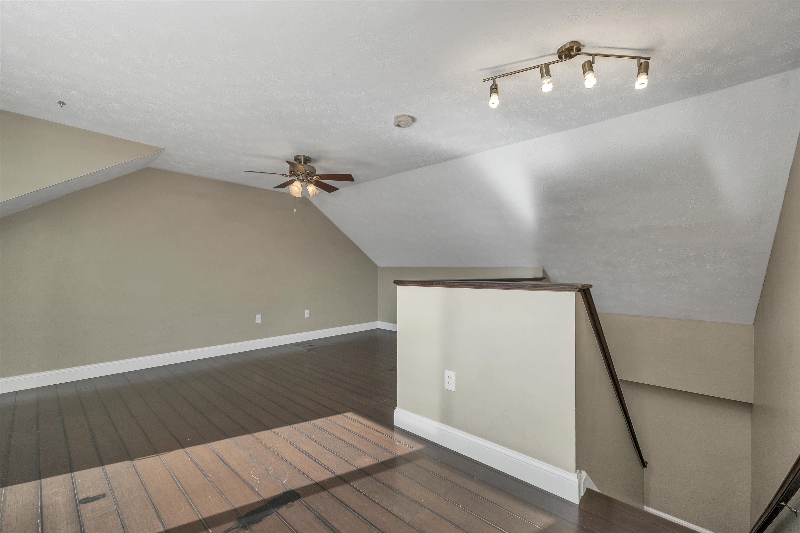 Nashua, New Hampshire 03062, United States, 2 Bedrooms Bedrooms, ,3 BathroomsBathrooms,Residential,Pending,235648