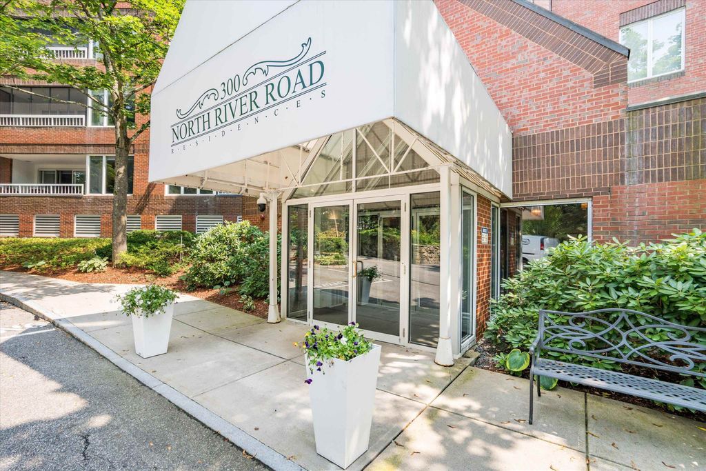 Photo of 300 River Road #106, Manchester, NH 03104 (MLS # 5077753)