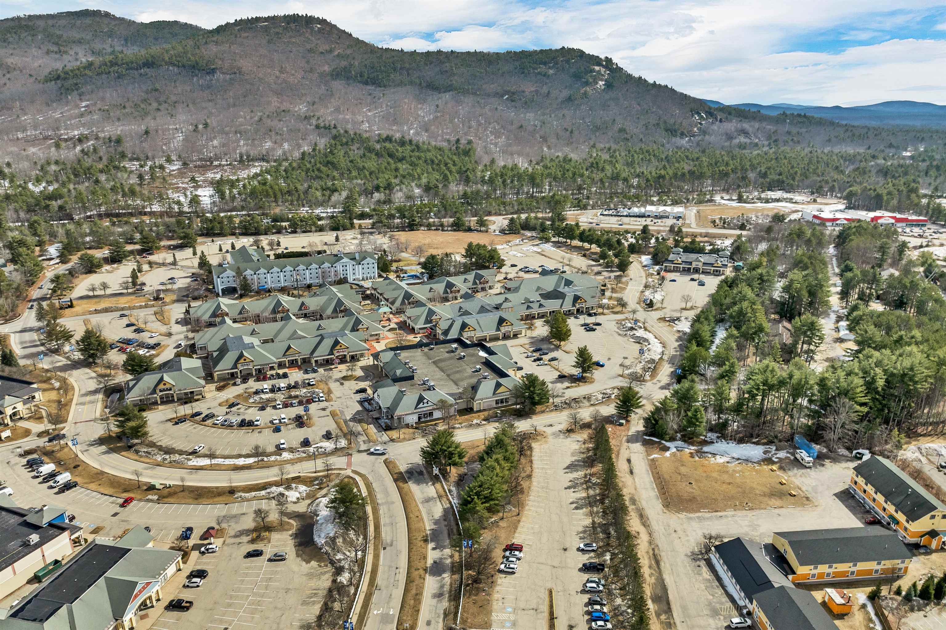 Conway, New Hampshire 03860, United States, 1 Bedroom Bedrooms, ,1 BathroomBathrooms,Residential,Active,90332