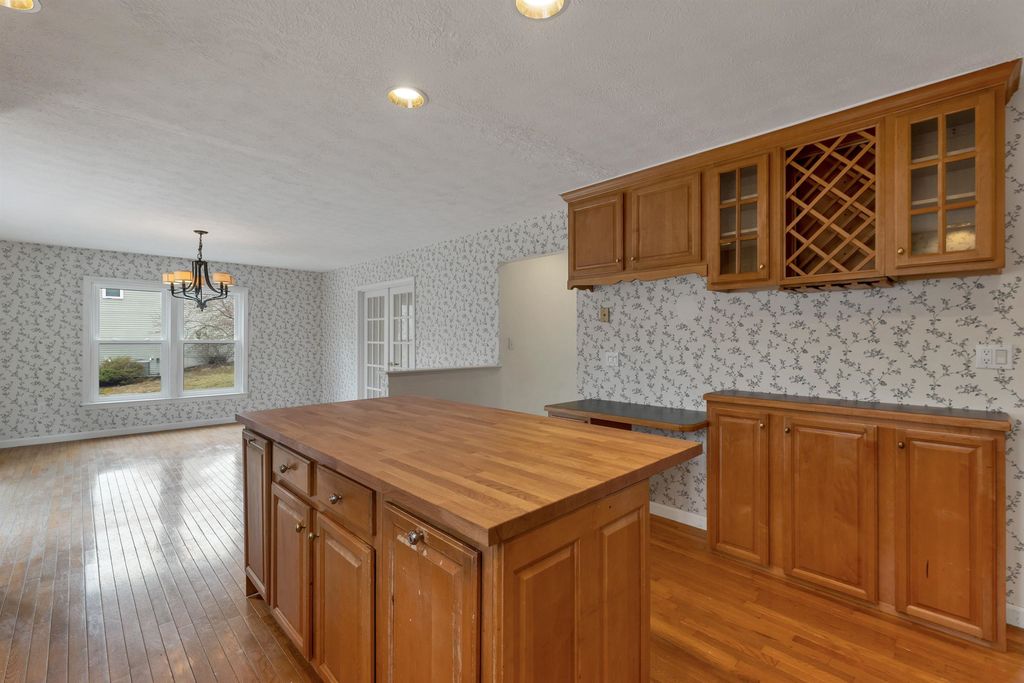 Photo of 9 Isabella Drive, Londonderry, NH 03053 (MLS # 5085003)