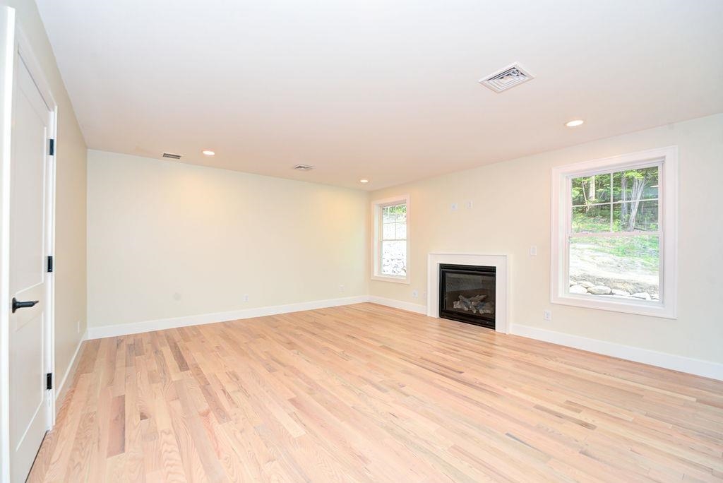 Hudson, New Hampshire 03051, United States, 3 Bedrooms Bedrooms, ,2 BathroomsBathrooms,Residential,Active,151697