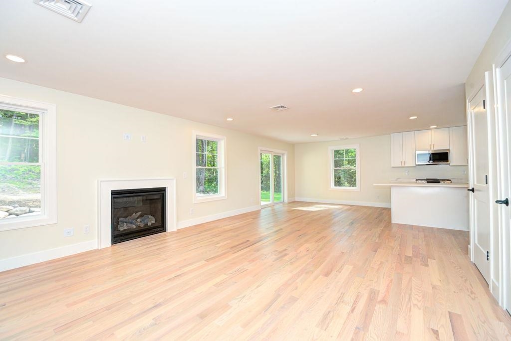 Hudson, New Hampshire 03051, United States, 3 Bedrooms Bedrooms, ,2 BathroomsBathrooms,Residential,Active,151697