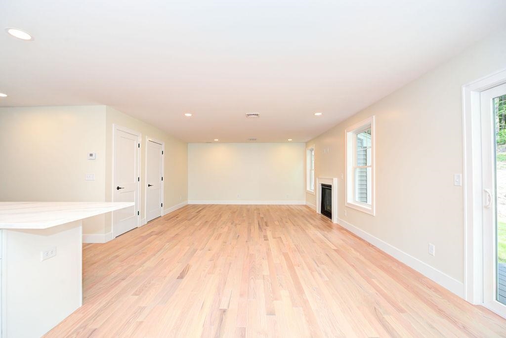 Hudson, New Hampshire 03051, United States, 3 Bedrooms Bedrooms, ,2 BathroomsBathrooms,Residential,Active,151697