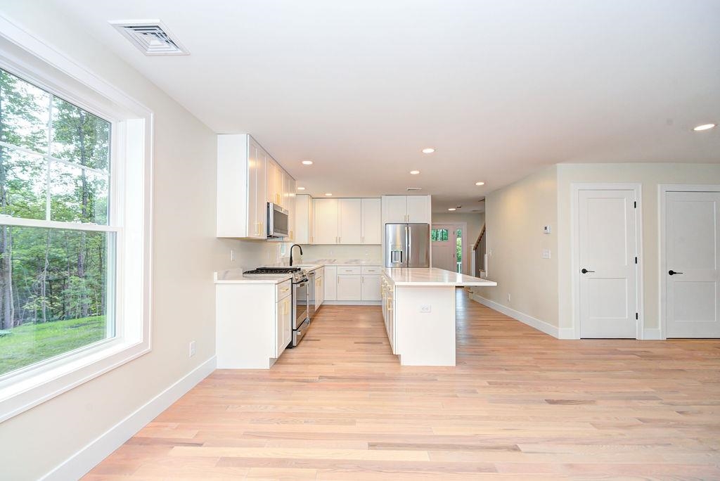 Hudson, New Hampshire 03051, United States, 3 Bedrooms Bedrooms, ,2 BathroomsBathrooms,Residential,Active,151697