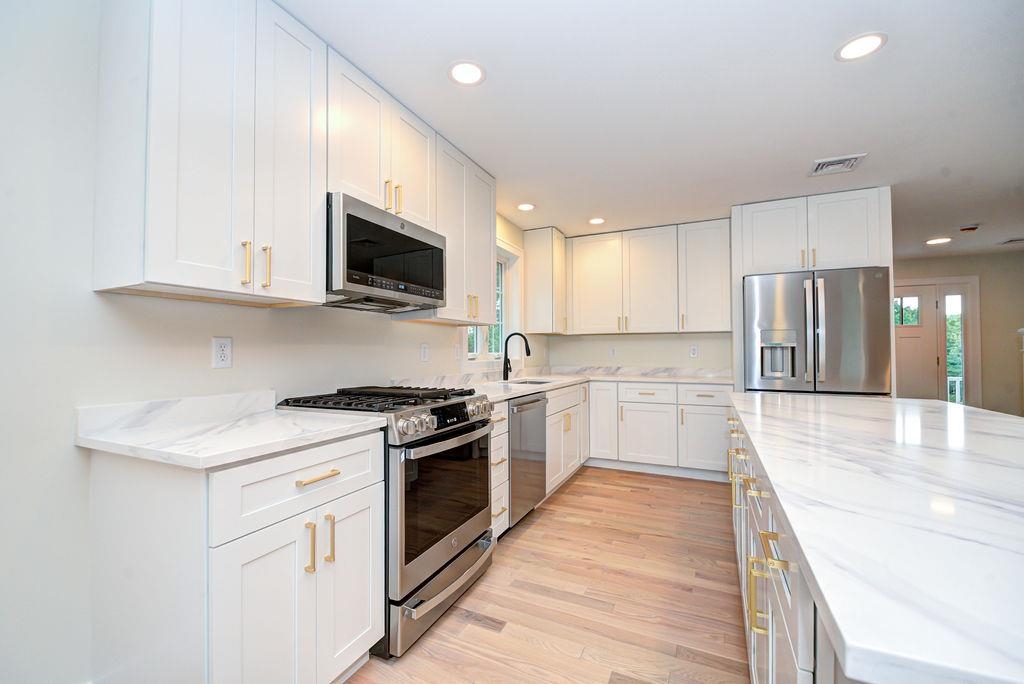 Hudson, New Hampshire 03051, United States, 3 Bedrooms Bedrooms, ,2 BathroomsBathrooms,Residential,Active,151697