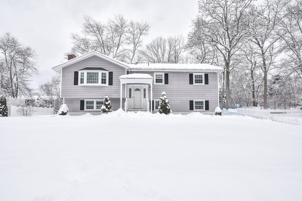 Photo of 9 Clydesdale Road, Salem, NH 03079 (MLS # 5077327)