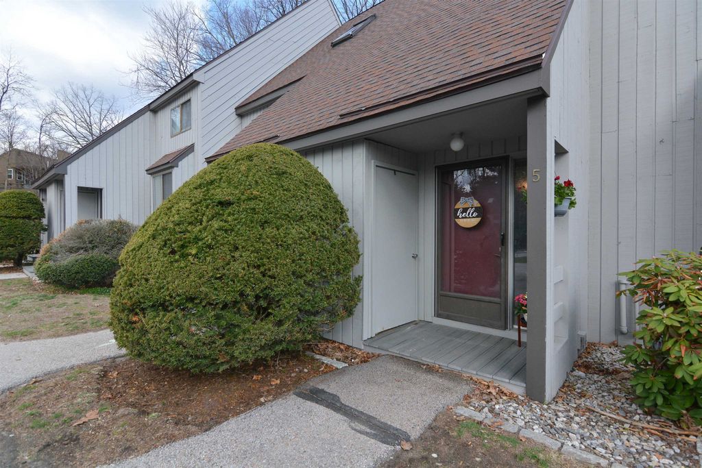 Photo of 5 Harwich Court, Merrimack, NH 03054 (MLS # 5085040)