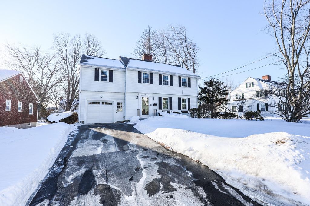 Photo of 288 Oak Street, Manchester, NH 03104 (MLS # 5076165)