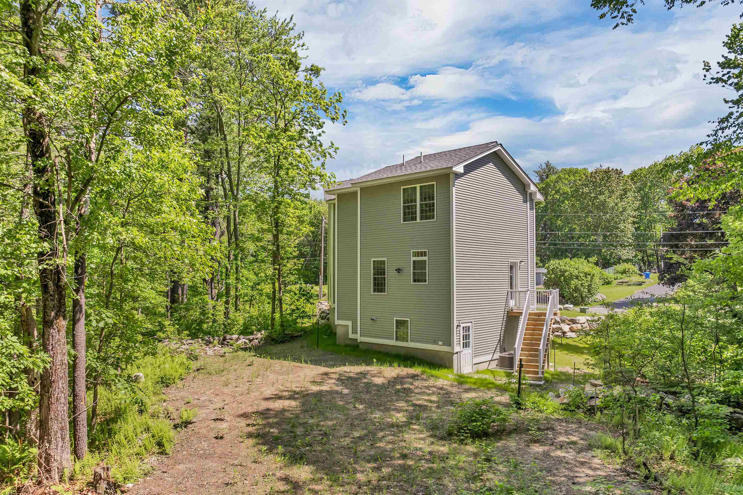 Londonderry, New Hampshire 03053, United States, 3 Bedrooms Bedrooms, ,3 BathroomsBathrooms,Residential,Active,144670