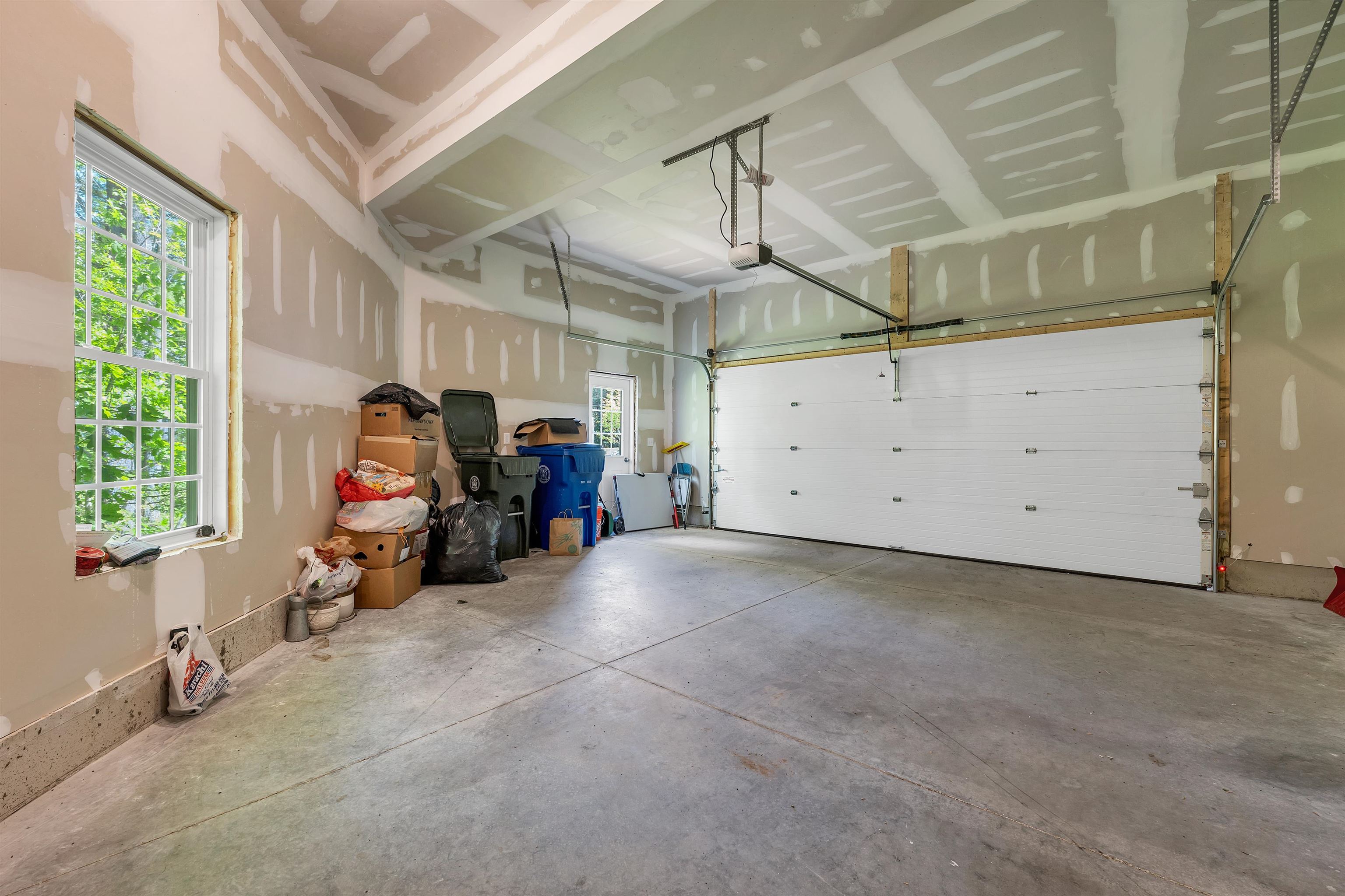 Londonderry, New Hampshire 03053, United States, 3 Bedrooms Bedrooms, ,3 BathroomsBathrooms,Residential,Active,144670