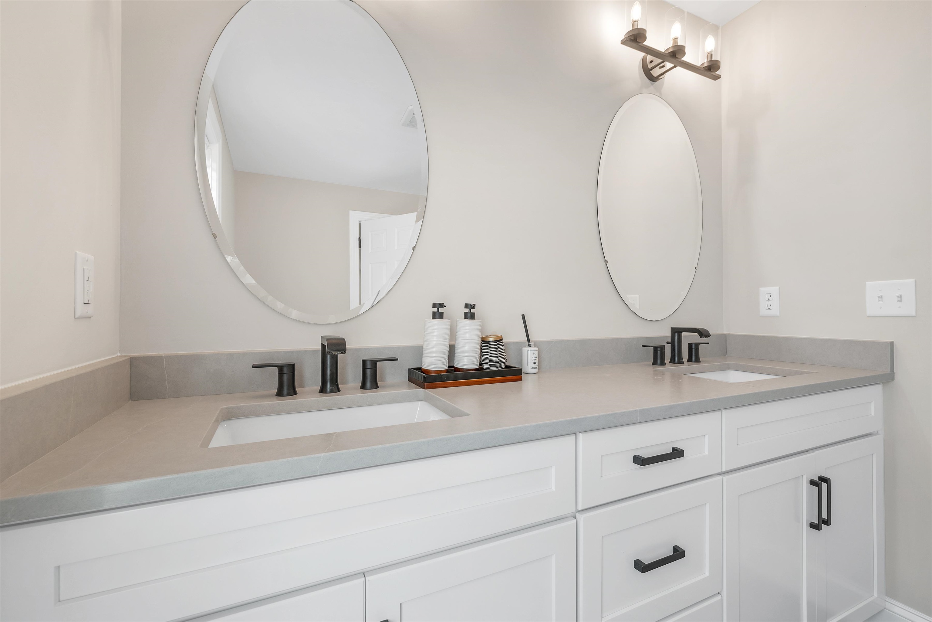 Londonderry, New Hampshire 03053, United States, 3 Bedrooms Bedrooms, ,3 BathroomsBathrooms,Residential,Active,144670