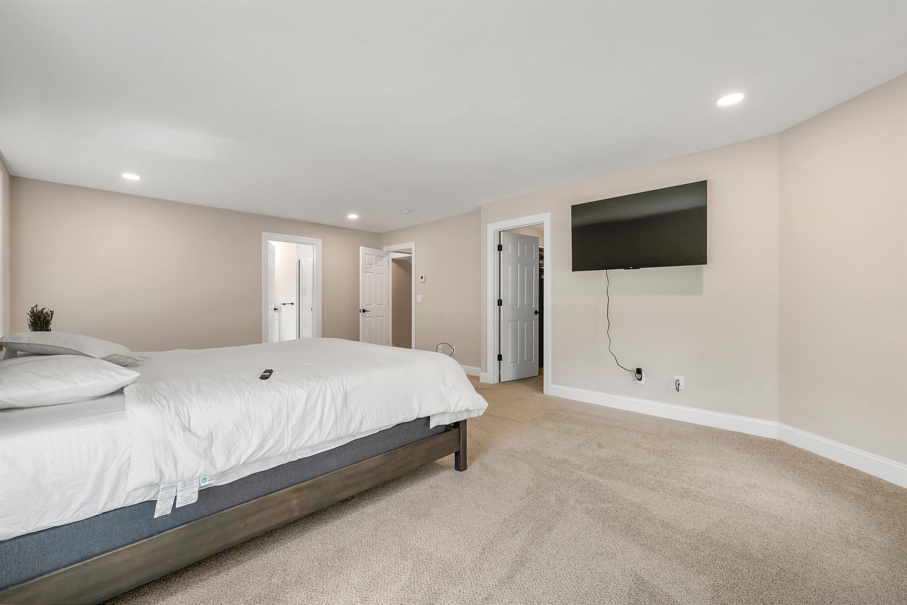 Londonderry, New Hampshire 03053, United States, 3 Bedrooms Bedrooms, ,3 BathroomsBathrooms,Residential,Active,144670