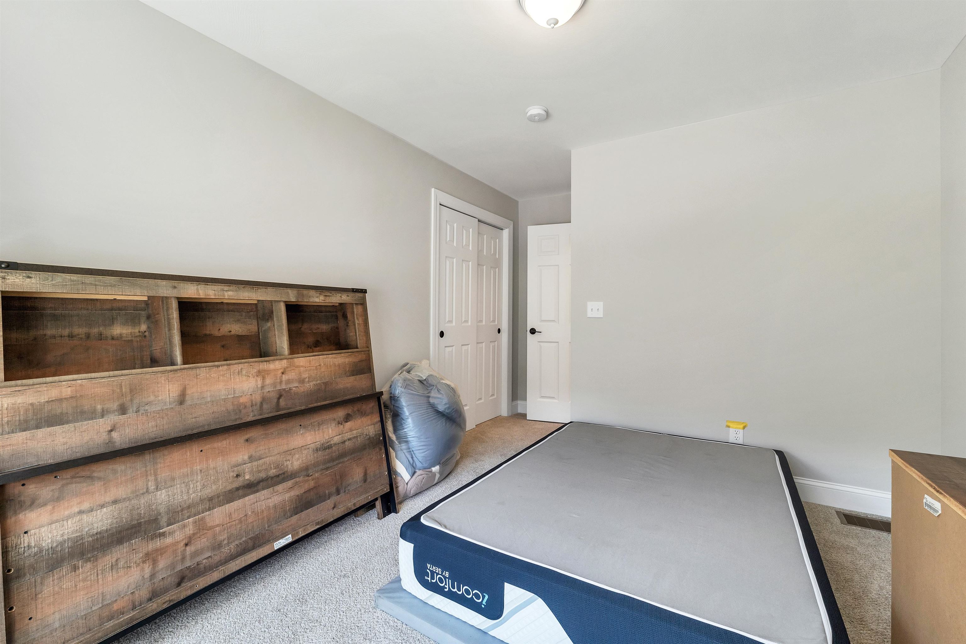 Londonderry, New Hampshire 03053, United States, 3 Bedrooms Bedrooms, ,3 BathroomsBathrooms,Residential,Active,144670