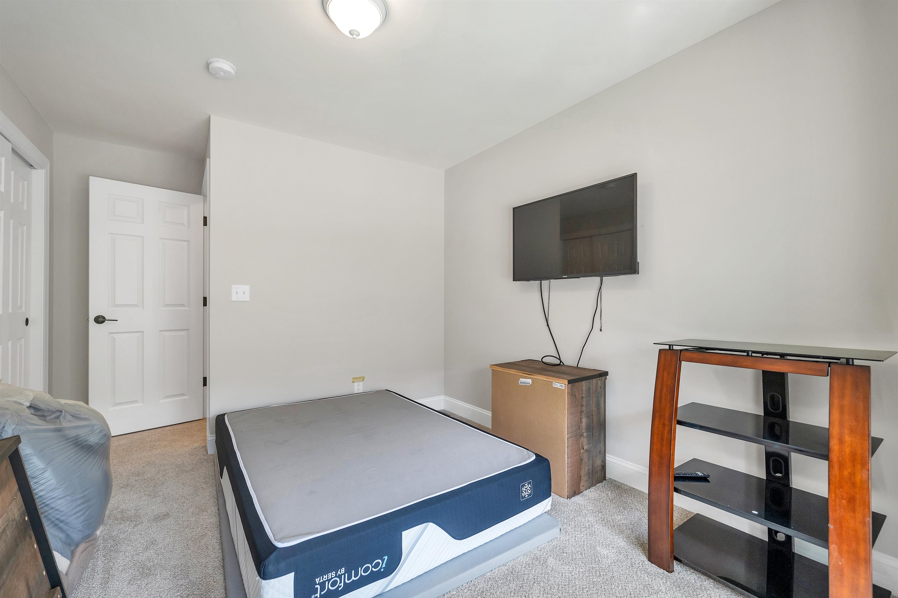 Londonderry, New Hampshire 03053, United States, 3 Bedrooms Bedrooms, ,3 BathroomsBathrooms,Residential,Active,144670