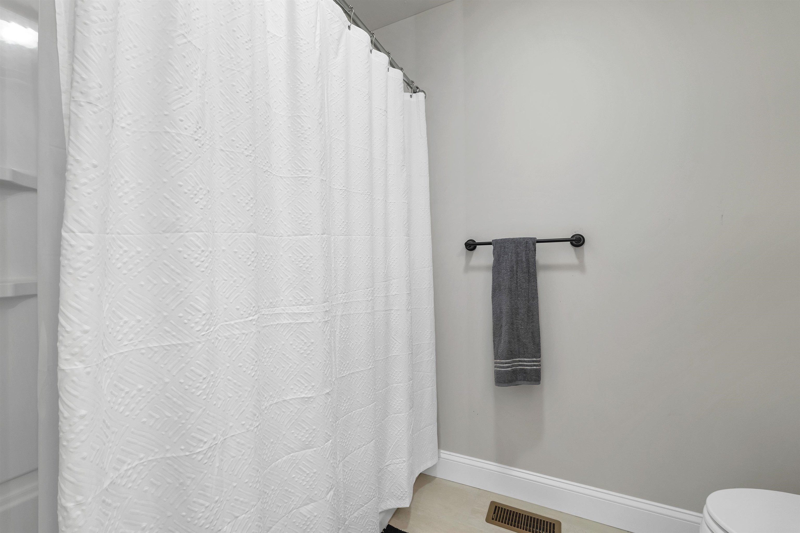 Londonderry, New Hampshire 03053, United States, 3 Bedrooms Bedrooms, ,3 BathroomsBathrooms,Residential,Active,144670