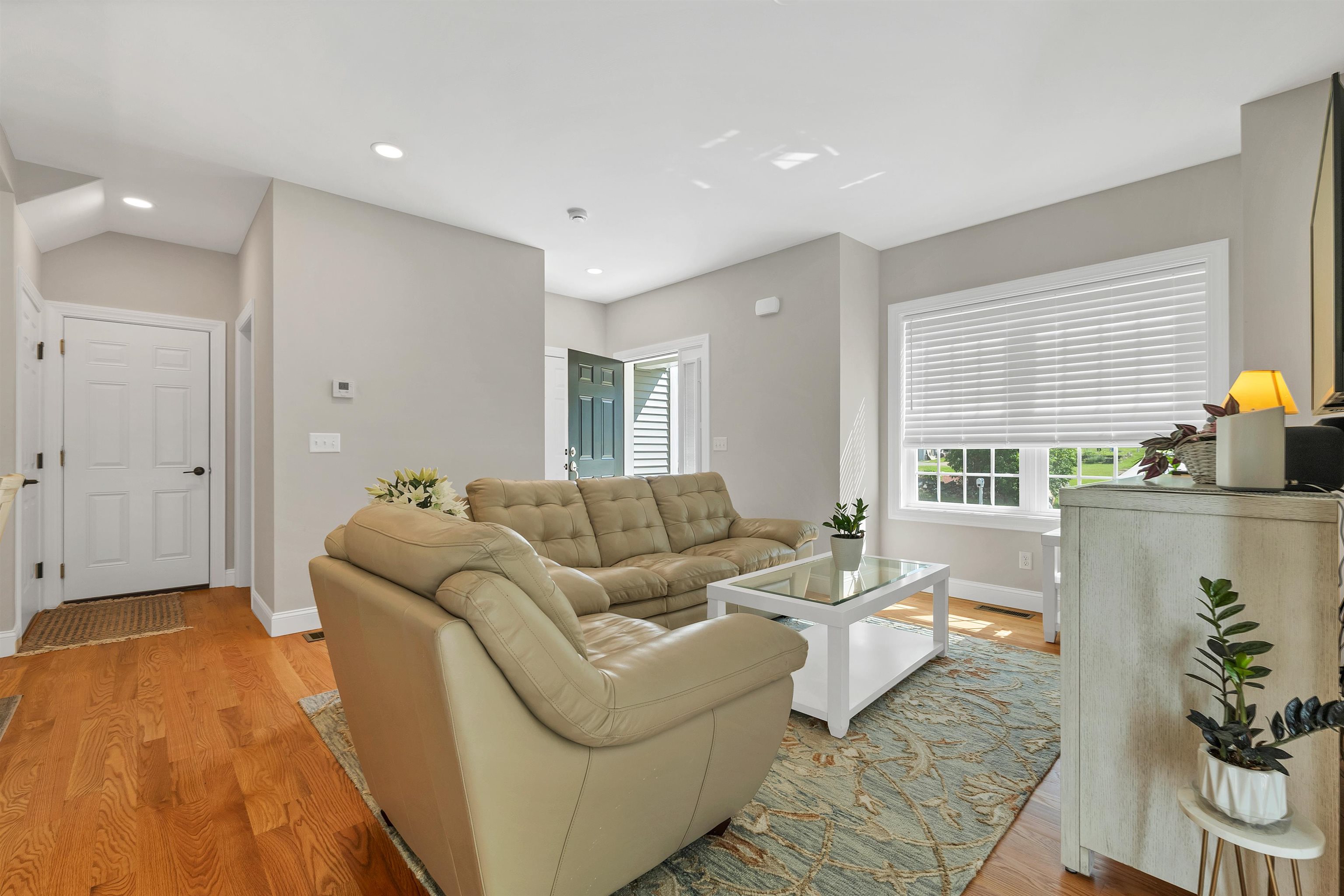 Londonderry, New Hampshire 03053, United States, 3 Bedrooms Bedrooms, ,3 BathroomsBathrooms,Residential,Active,144670