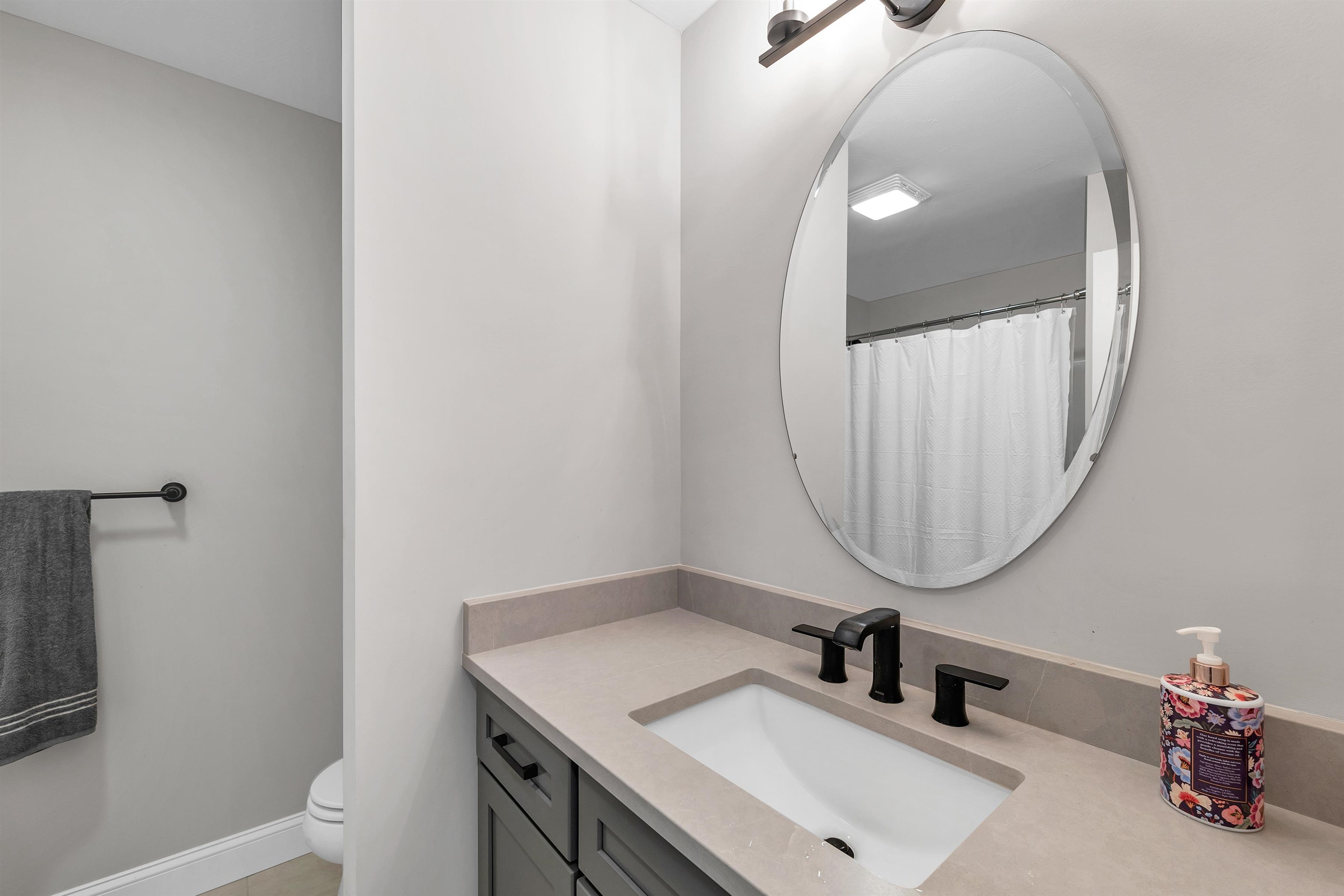 Londonderry, New Hampshire 03053, United States, 3 Bedrooms Bedrooms, ,3 BathroomsBathrooms,Residential,Active,144670