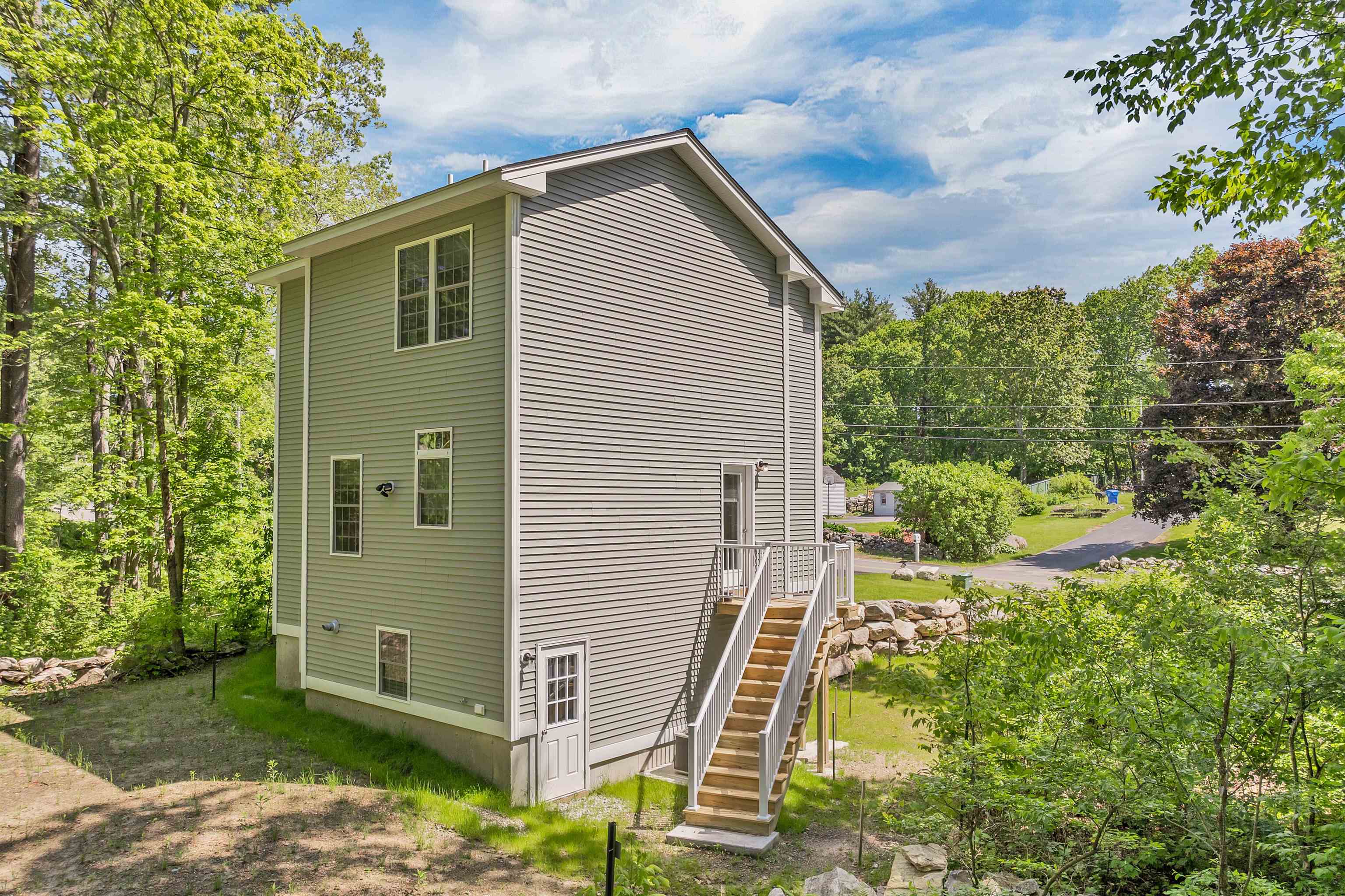 Londonderry, New Hampshire 03053, United States, 3 Bedrooms Bedrooms, ,3 BathroomsBathrooms,Residential,Active,144670