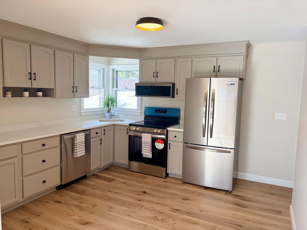 Photo of 21 Sims Street, Nashua, NH 03063 (MLS # 5074943)