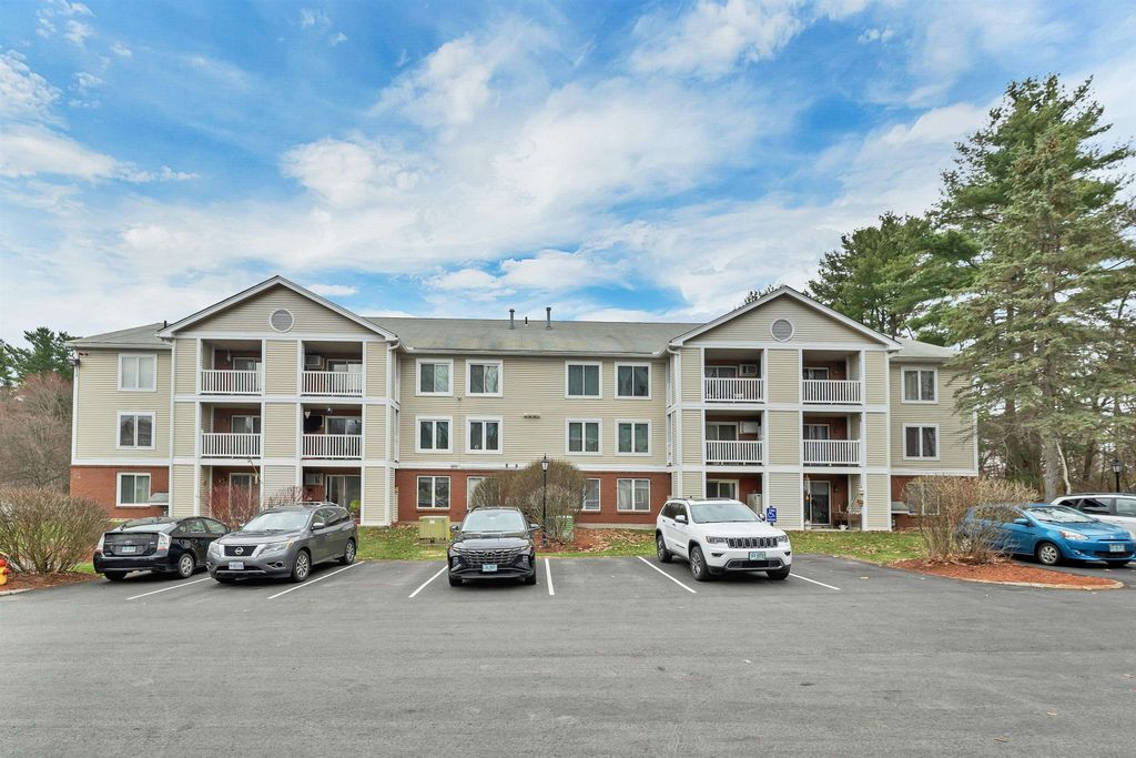 Photo of 3 Timberwood Drive #106, Goffstown, NH 03045 (MLS # 5083745)