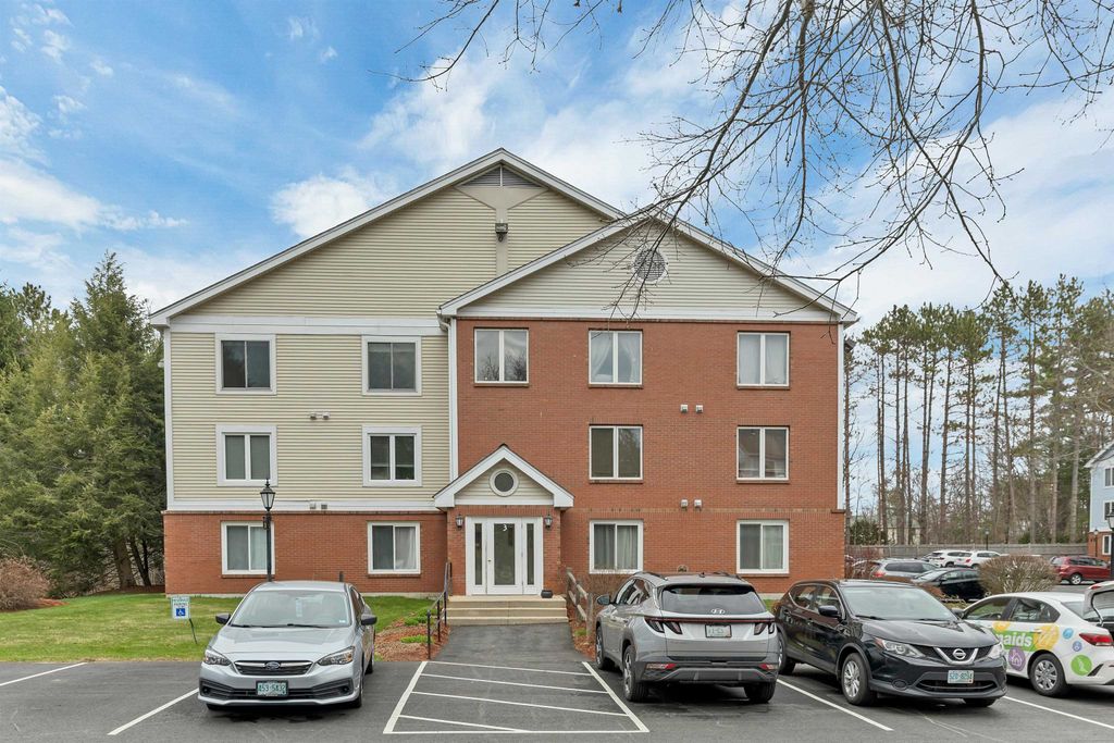 Photo of 3 Timberwood Drive #106, Goffstown, NH 03045 (MLS # 5083745)