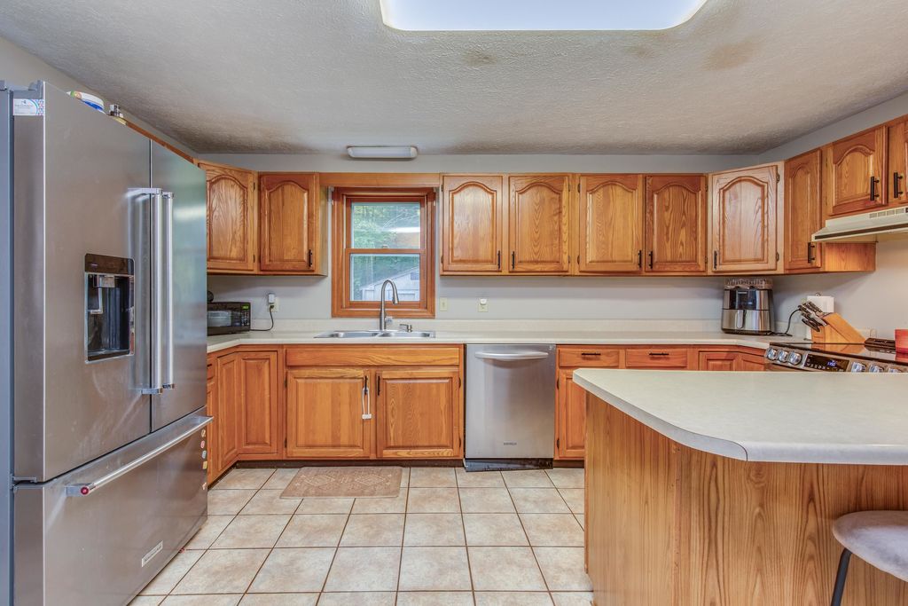 Photo of 68 Winslow Road, Dunbarton, NH 03046 (MLS # 5063395)