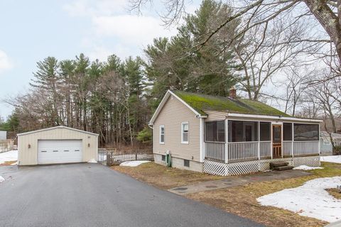 Photo of 5 Lori Lane, Pelham, NH 03076 (MLS # 5079229)
